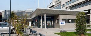 Point Information situé sur le parvis de l'hôpital Charles-Nicolle